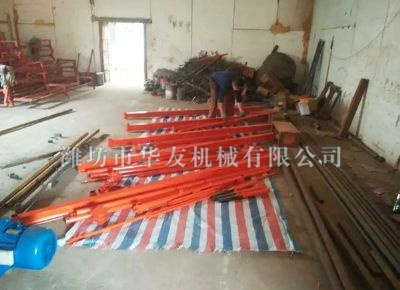 點(diǎn)擊查看詳細(xì)信息<br>標(biāo)題：華友機(jī)械直滑式吊運(yùn)機(jī)發(fā)貨現(xiàn)場 閱讀次數(shù)：6994